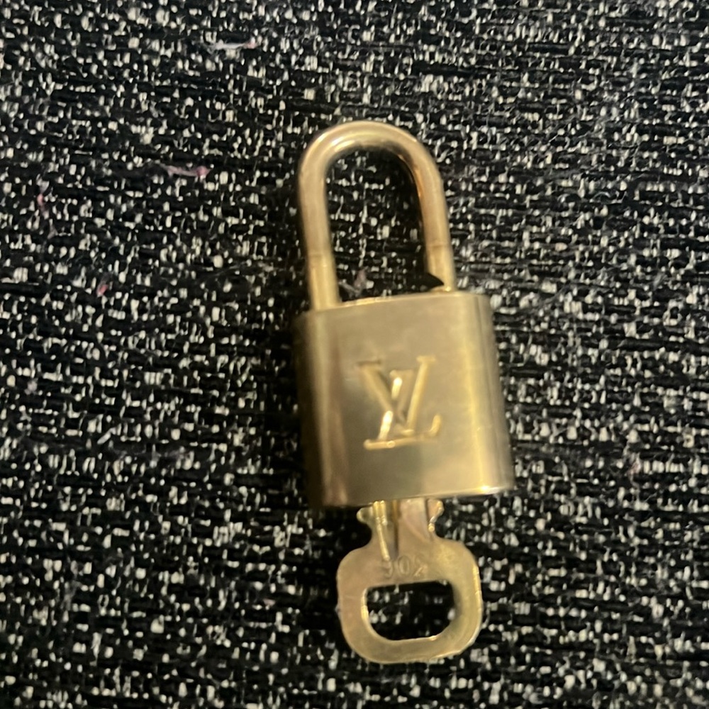 COPY - Louis Vuitton lock and key#306 functional